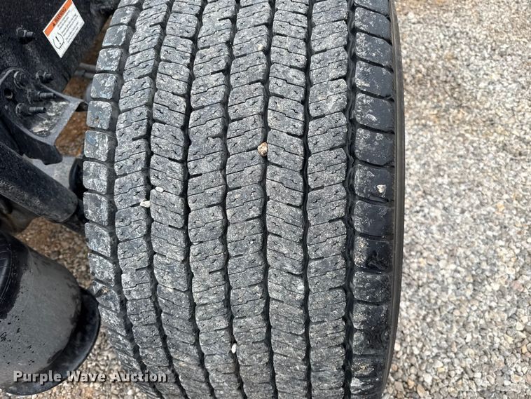 image for item ES5945 2022 Freightliner Cascadia 126 semi truck