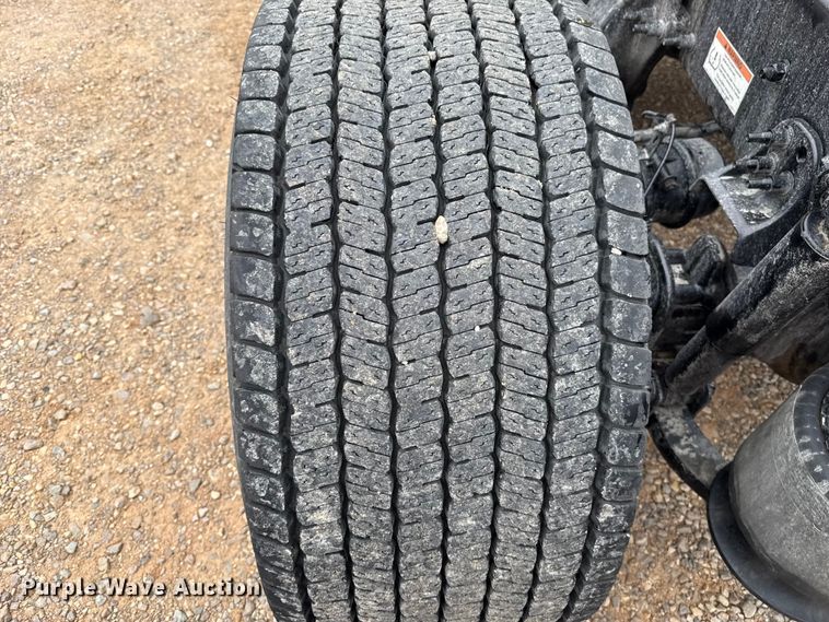 image for item ES5945 2022 Freightliner Cascadia 126 semi truck