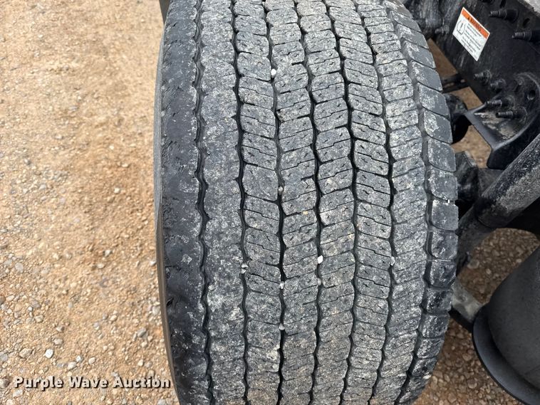 image for item ES5945 2022 Freightliner Cascadia 126 semi truck