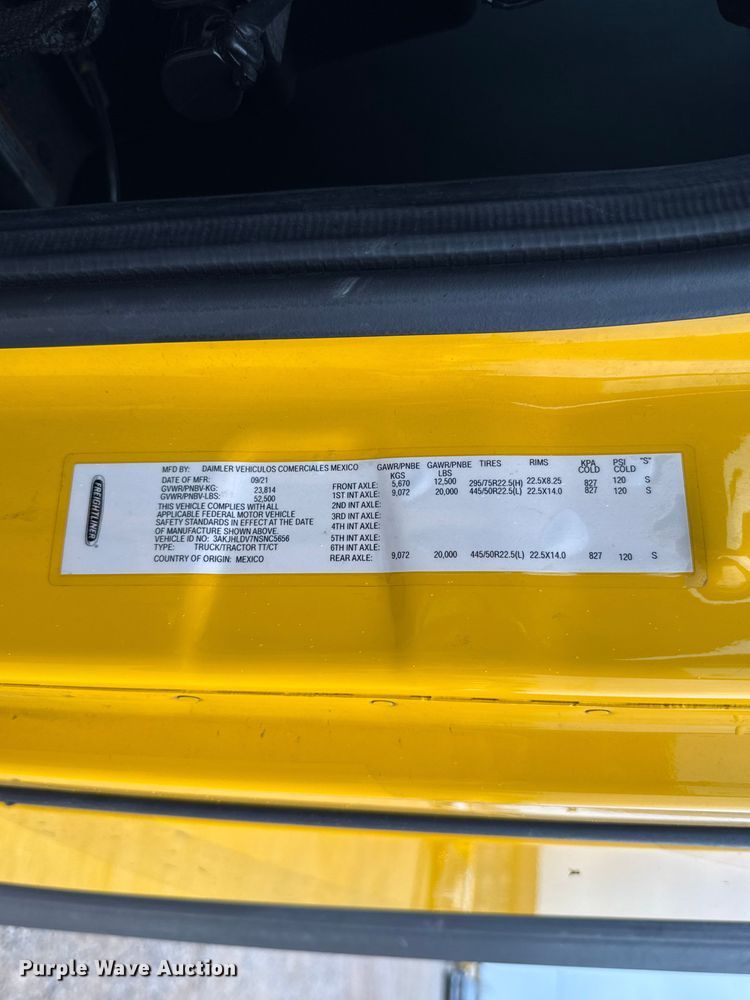 image for item ES5945 2022 Freightliner Cascadia 126 semi truck