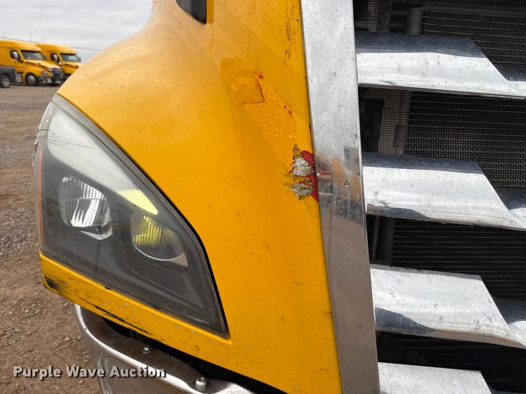 image for item ES5946 2022 Freightliner Cascadia 126 semi truck