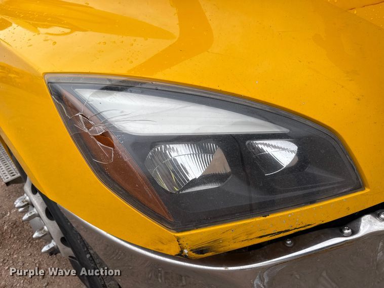 image for item ES5946 2022 Freightliner Cascadia 126 semi truck