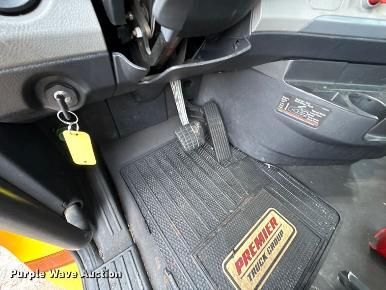 image for item ES5946 2022 Freightliner Cascadia 126 semi truck