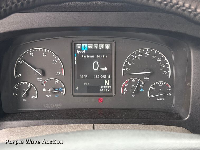 image for item ES5946 2022 Freightliner Cascadia 126 semi truck