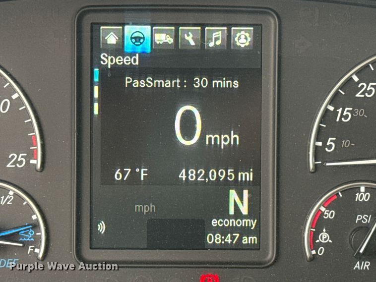 image for item ES5946 2022 Freightliner Cascadia 126 semi truck