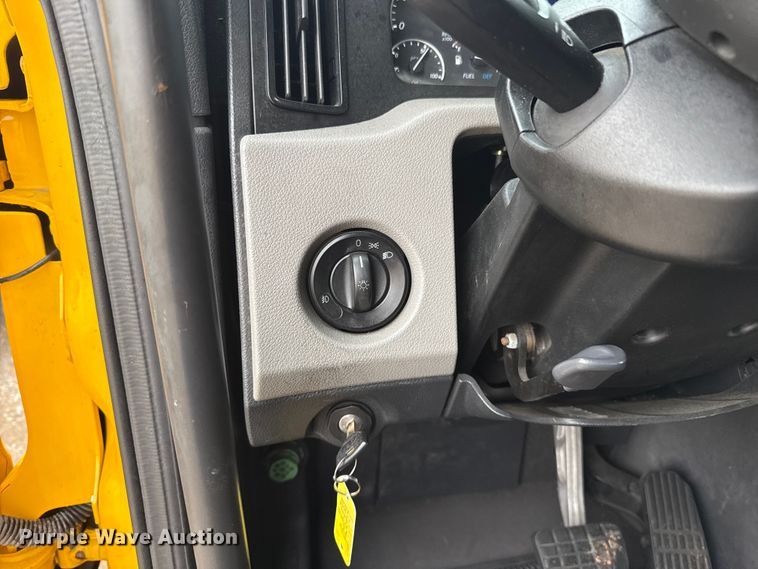 image for item ES5946 2022 Freightliner Cascadia 126 semi truck