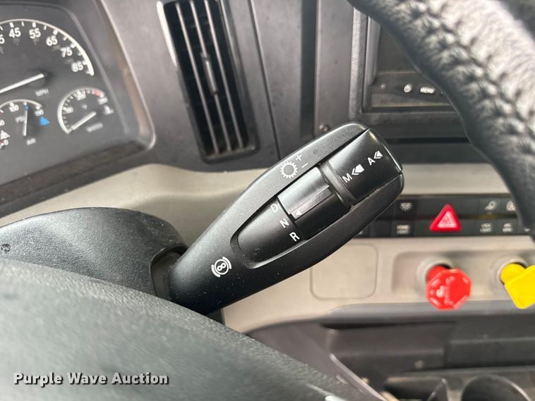 image for item ES5946 2022 Freightliner Cascadia 126 semi truck