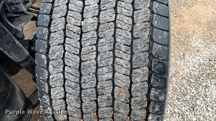 image for item ES5946 2022 Freightliner Cascadia 126 semi truck