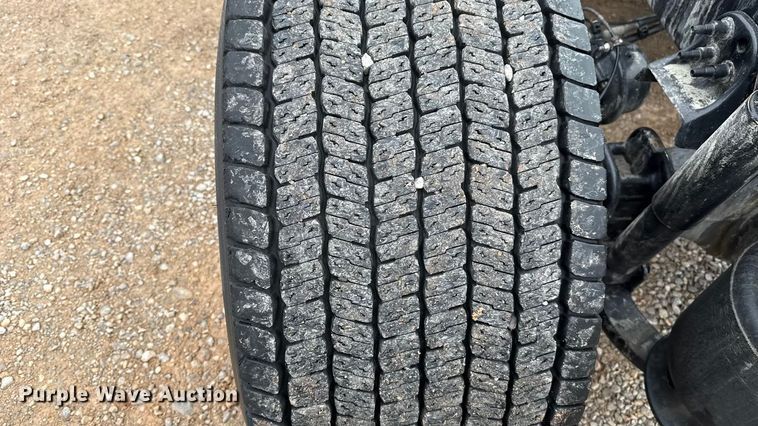 image for item ES5946 2022 Freightliner Cascadia 126 semi truck