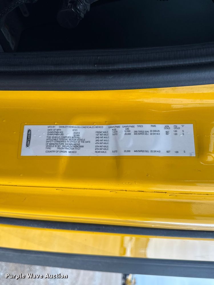 image for item ES5946 2022 Freightliner Cascadia 126 semi truck