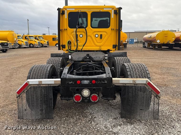 image for item ES5947 2022 Freightliner Cascadia 126 semi truck