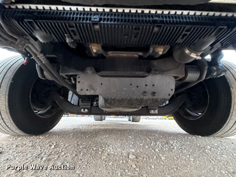 image for item ES5947 2022 Freightliner Cascadia 126 semi truck