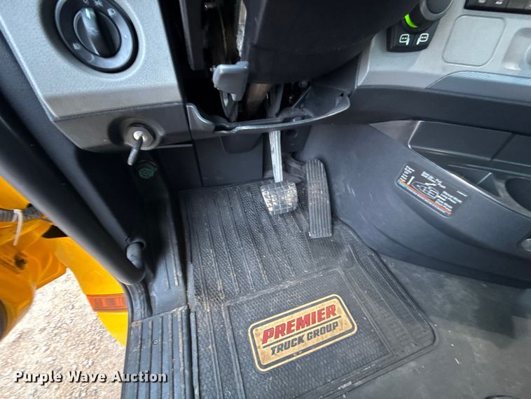 image for item ES5947 2022 Freightliner Cascadia 126 semi truck