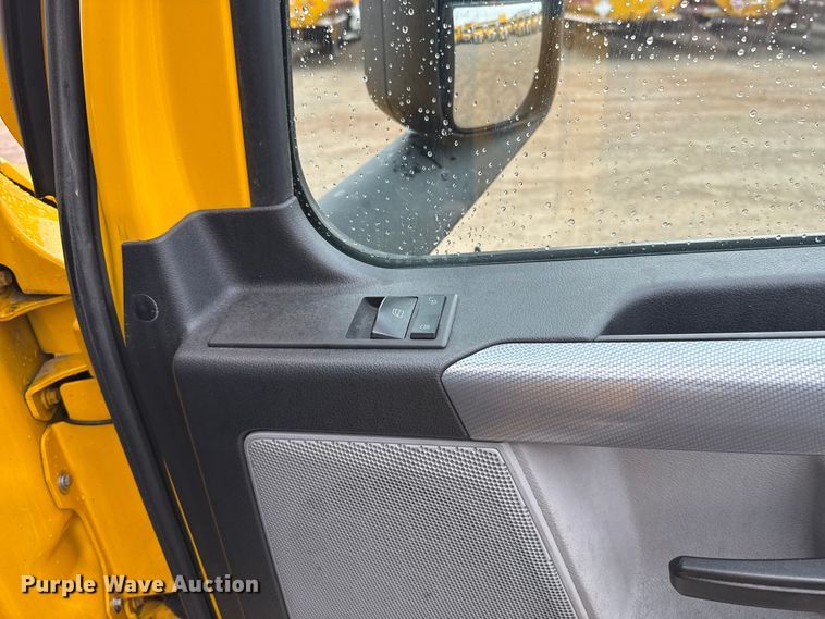 image for item ES5947 2022 Freightliner Cascadia 126 semi truck