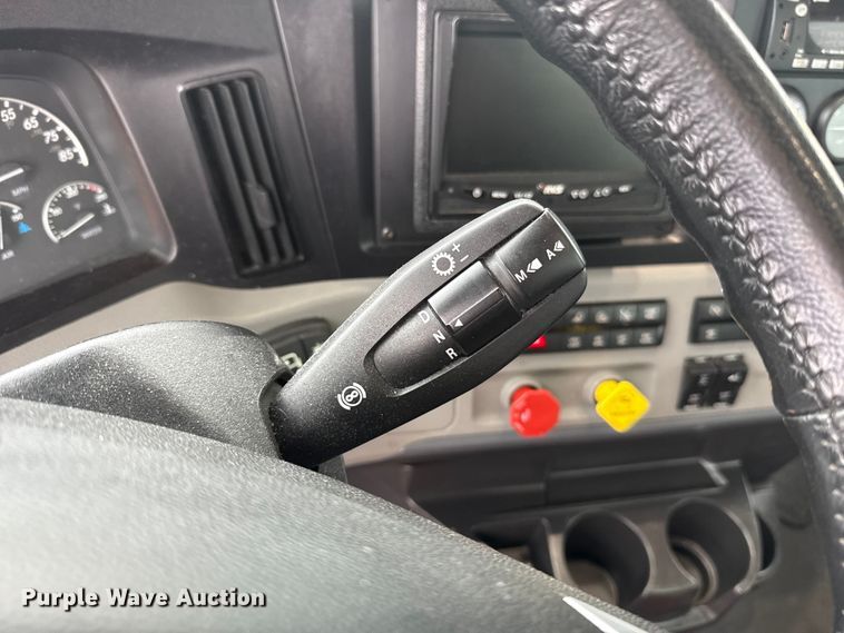 image for item ES5947 2022 Freightliner Cascadia 126 semi truck