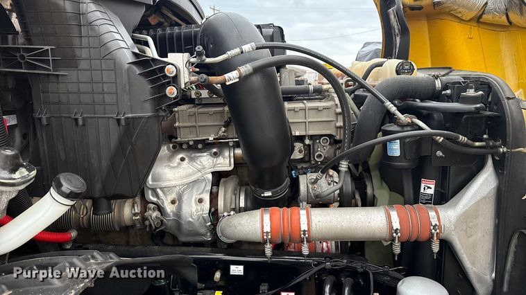 image for item ES5947 2022 Freightliner Cascadia 126 semi truck