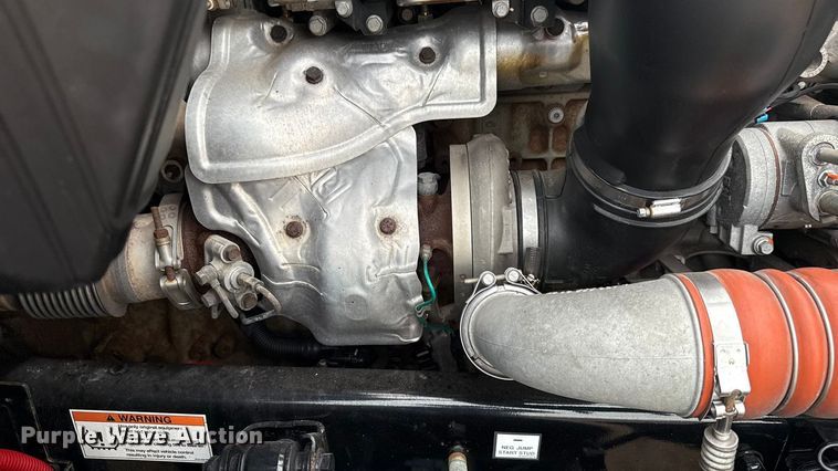 image for item ES5947 2022 Freightliner Cascadia 126 semi truck