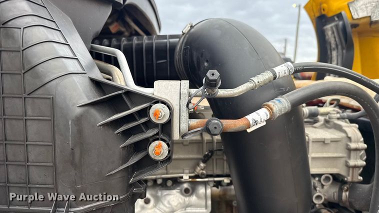 image for item ES5947 2022 Freightliner Cascadia 126 semi truck