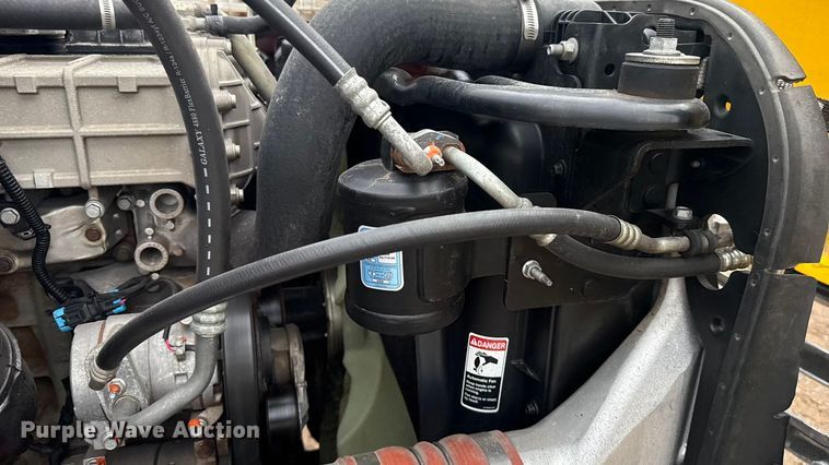 image for item ES5947 2022 Freightliner Cascadia 126 semi truck