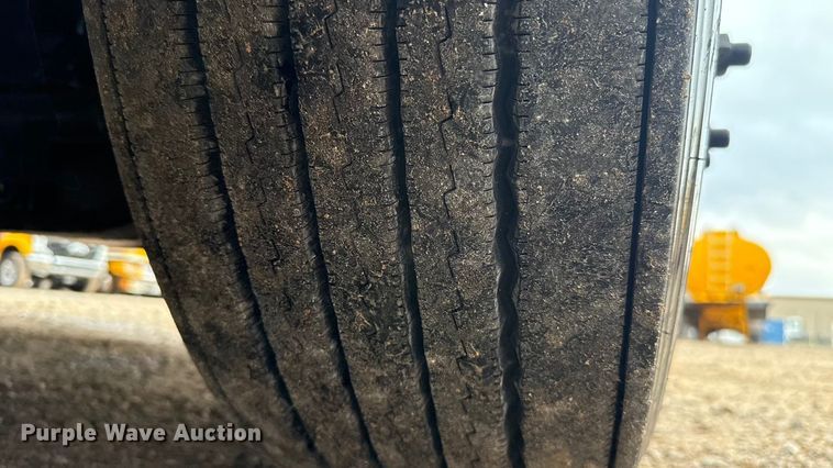 image for item ES5947 2022 Freightliner Cascadia 126 semi truck