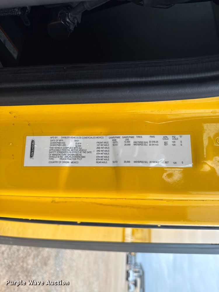 image for item ES5947 2022 Freightliner Cascadia 126 semi truck