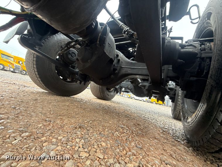 image for item ES5948 2021 Freightliner Cascadia 126 semi truck