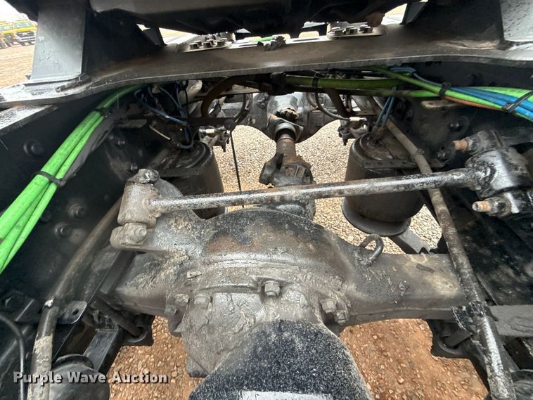 image for item ES5948 2021 Freightliner Cascadia 126 semi truck