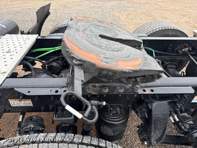 image for item ES5948 2021 Freightliner Cascadia 126 semi truck