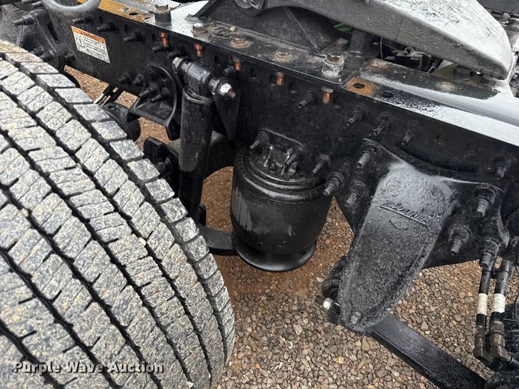 image for item ES5948 2021 Freightliner Cascadia 126 semi truck