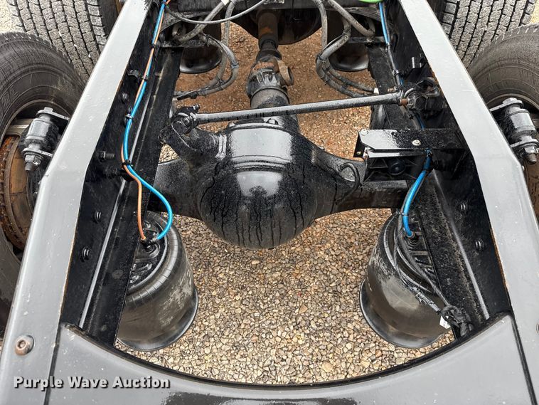 image for item ES5948 2021 Freightliner Cascadia 126 semi truck