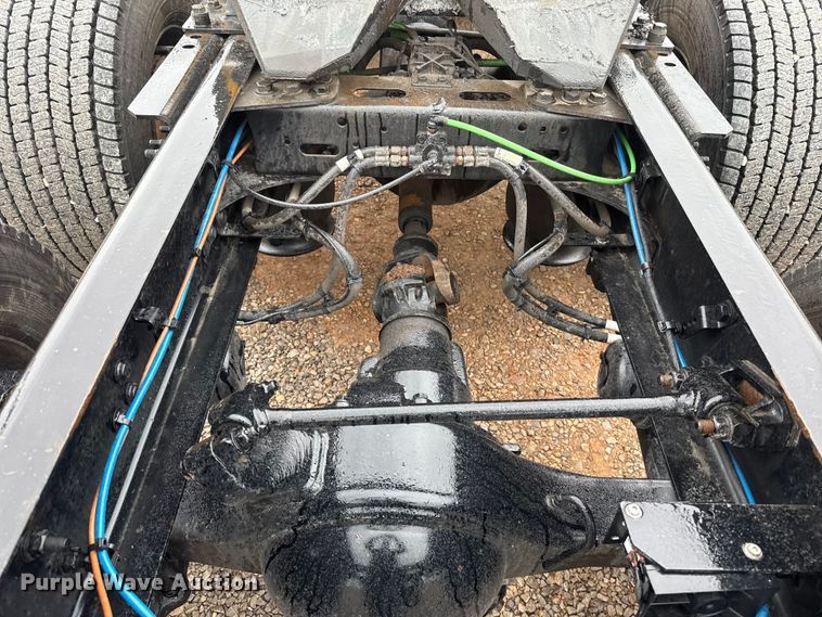 image for item ES5948 2021 Freightliner Cascadia 126 semi truck