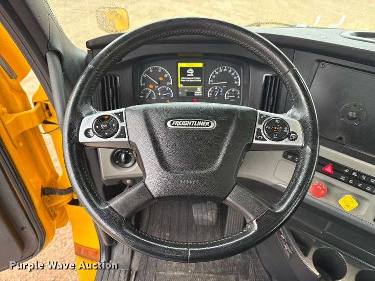 image for item ES5948 2021 Freightliner Cascadia 126 semi truck