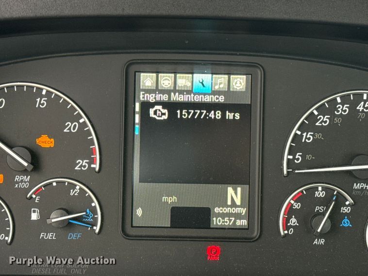 image for item ES5948 2021 Freightliner Cascadia 126 semi truck