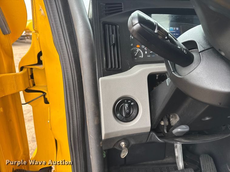 image for item ES5948 2021 Freightliner Cascadia 126 semi truck