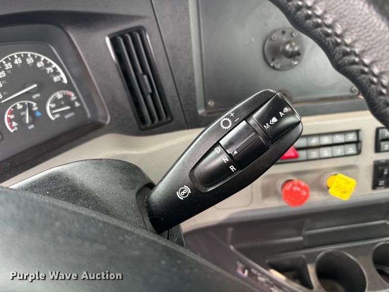 image for item ES5948 2021 Freightliner Cascadia 126 semi truck