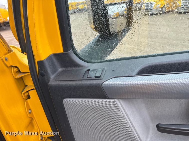 image for item ES5948 2021 Freightliner Cascadia 126 semi truck