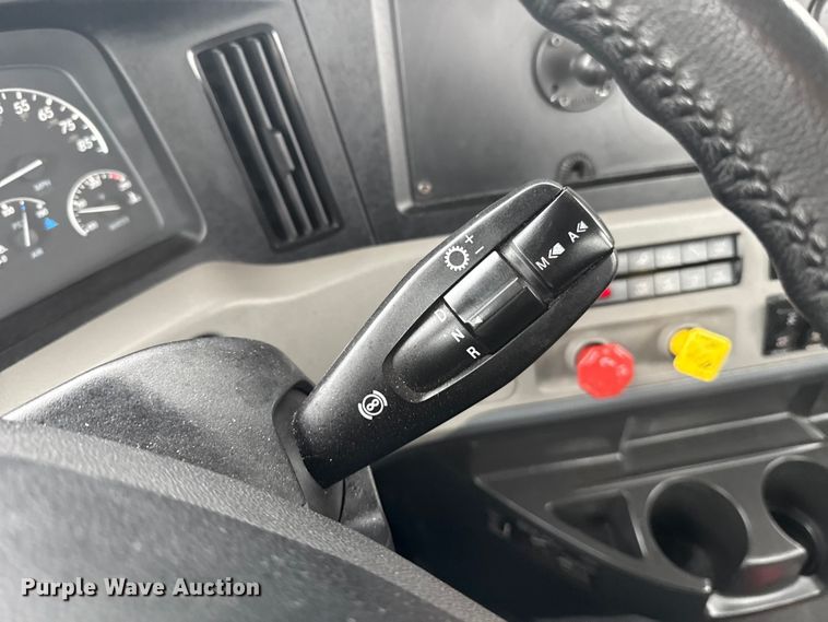 image for item ES5948 2021 Freightliner Cascadia 126 semi truck