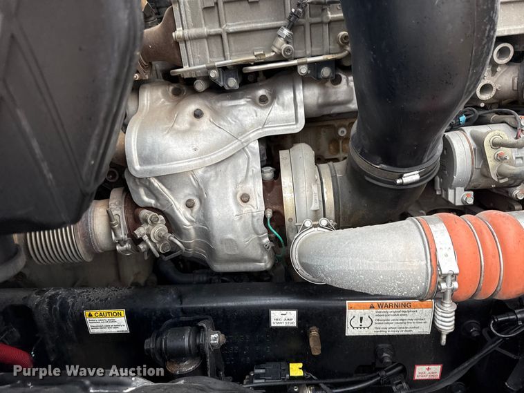 image for item ES5948 2021 Freightliner Cascadia 126 semi truck