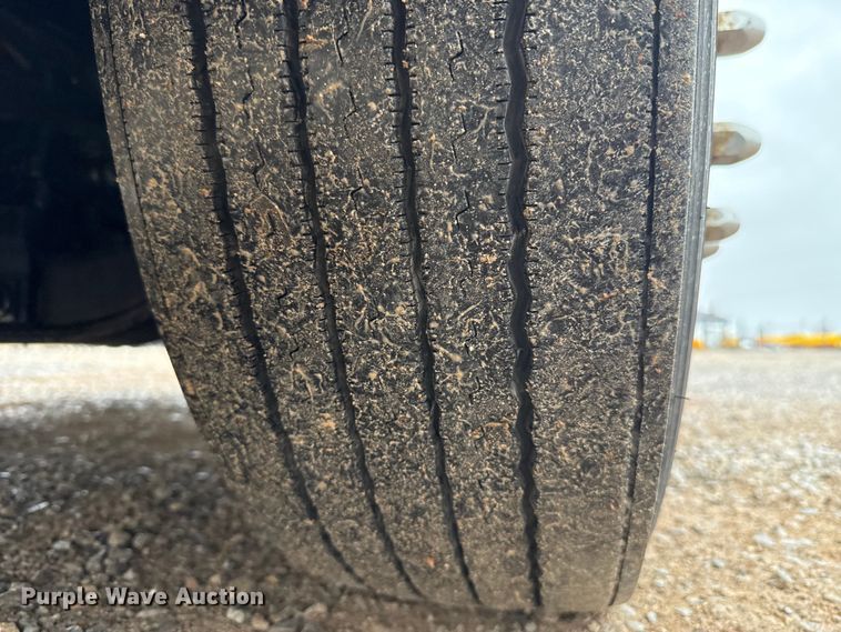 image for item ES5948 2021 Freightliner Cascadia 126 semi truck