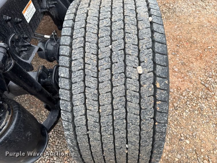 image for item ES5948 2021 Freightliner Cascadia 126 semi truck