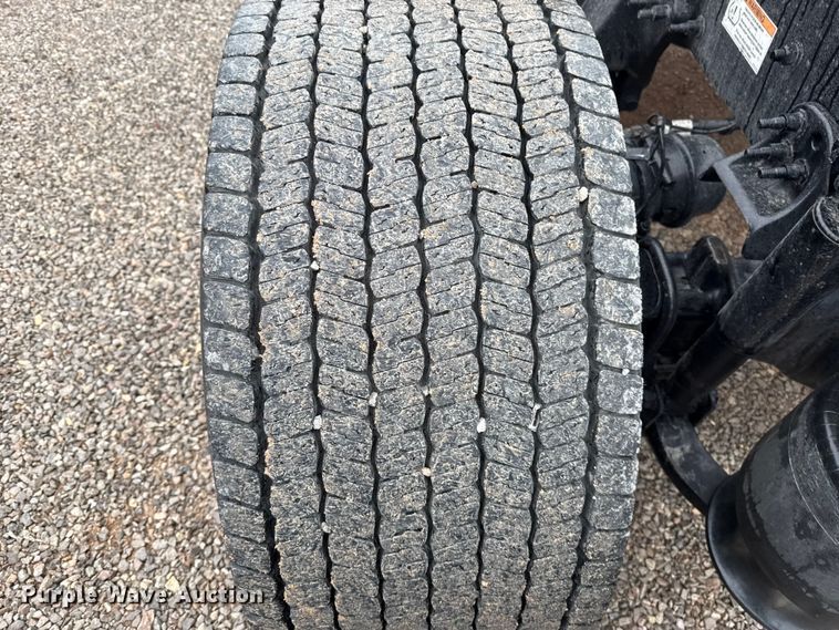 image for item ES5948 2021 Freightliner Cascadia 126 semi truck