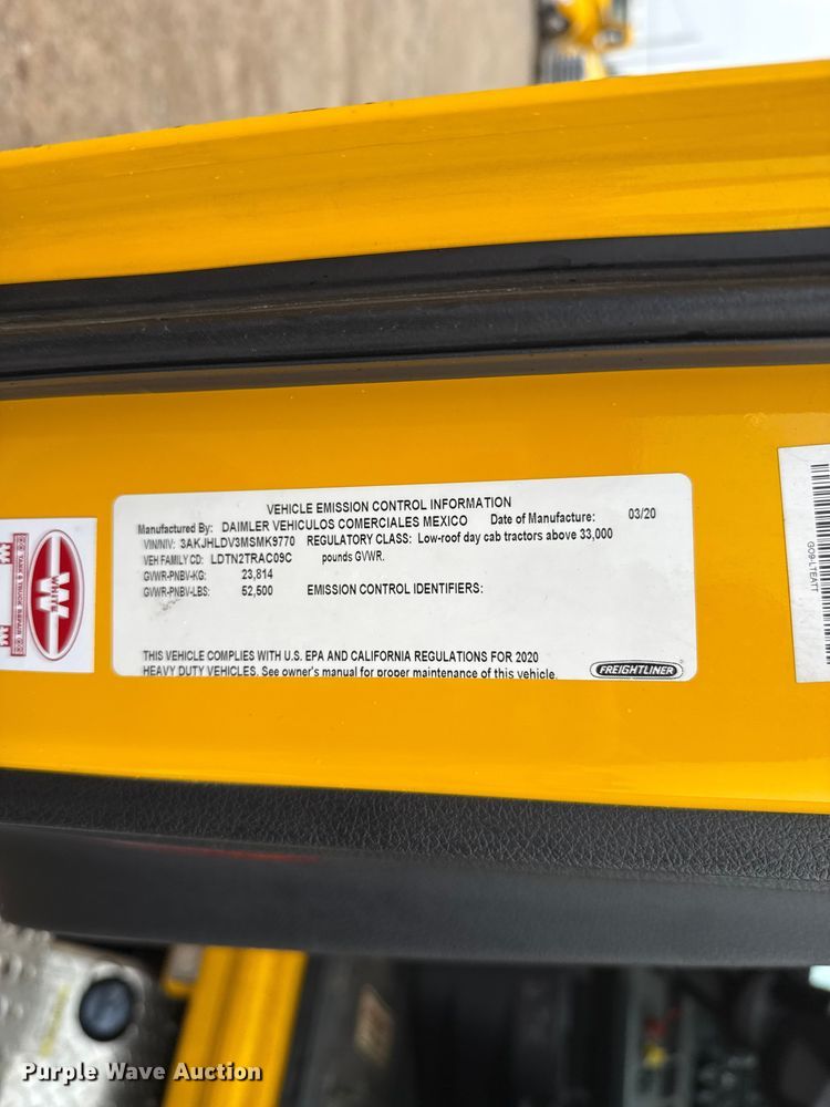 image for item ES5948 2021 Freightliner Cascadia 126 semi truck