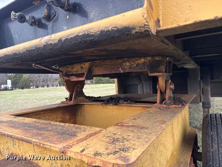 image for item ES5965 1978 Belshe T-10 drop deck trailer