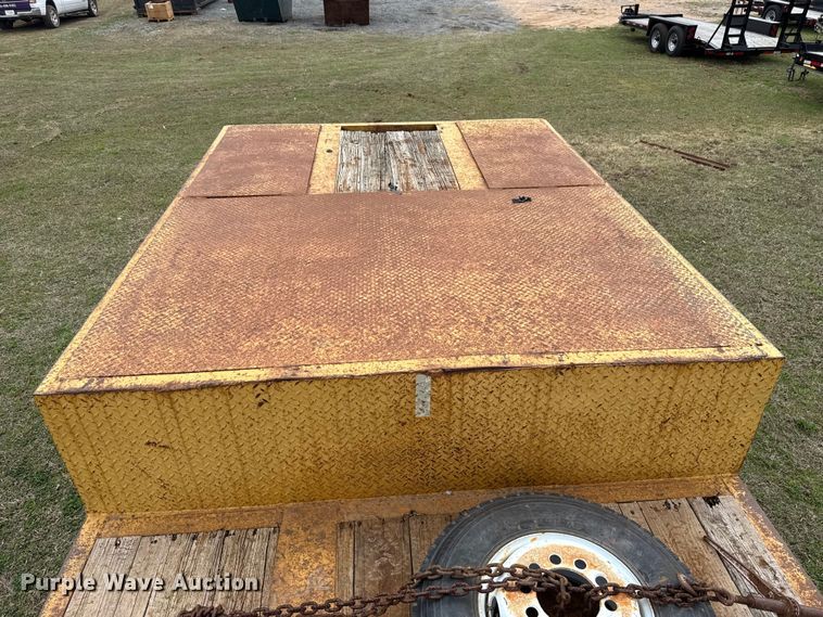 image for item ES5965 1978 Belshe T-10 drop deck trailer