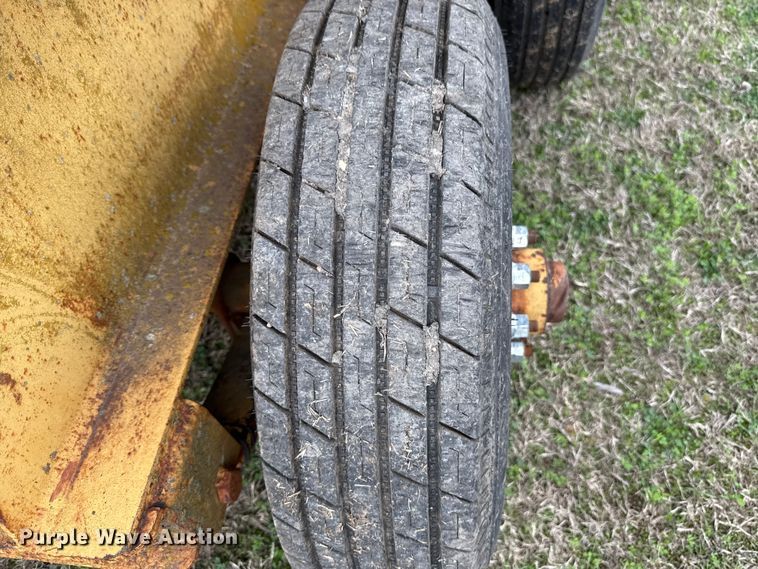 image for item ES5965 1978 Belshe T-10 drop deck trailer