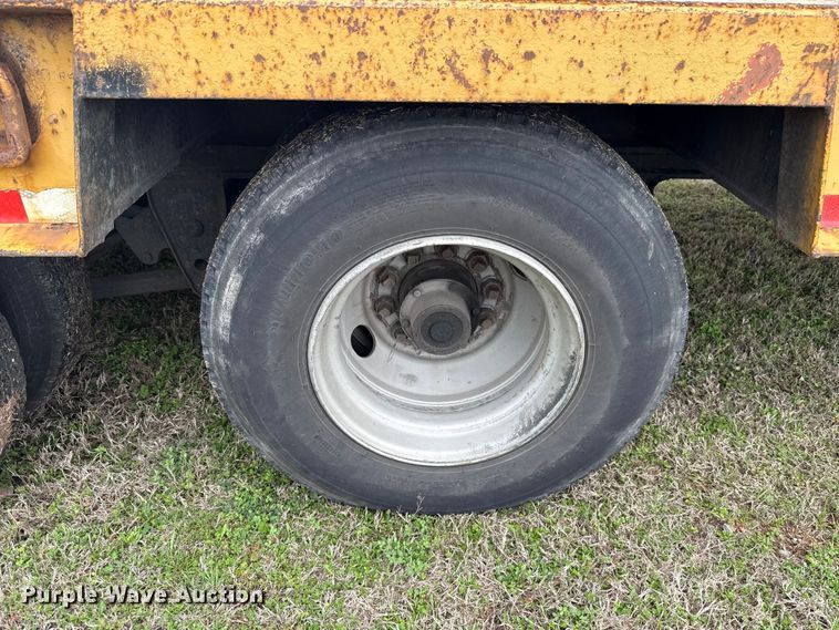 image for item ES5965 1978 Belshe T-10 drop deck trailer