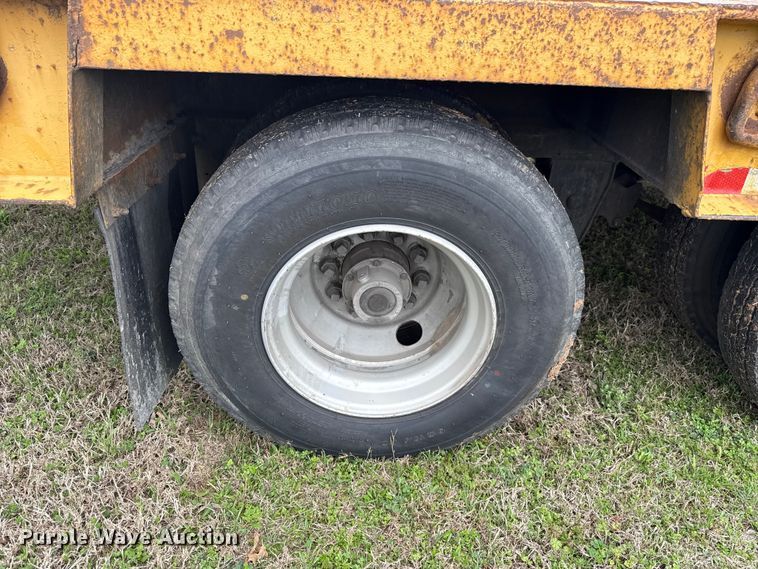 image for item ES5965 1978 Belshe T-10 drop deck trailer