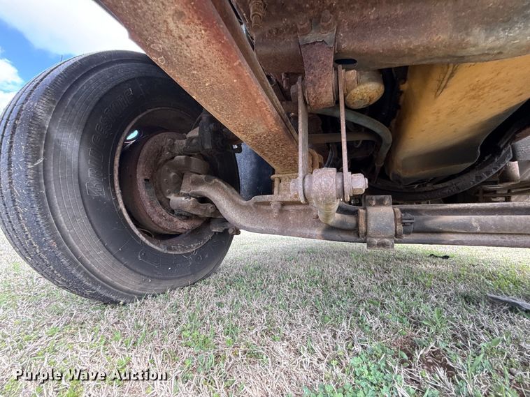 image for item ES5966 2000 GMC C7500 flatbed truck