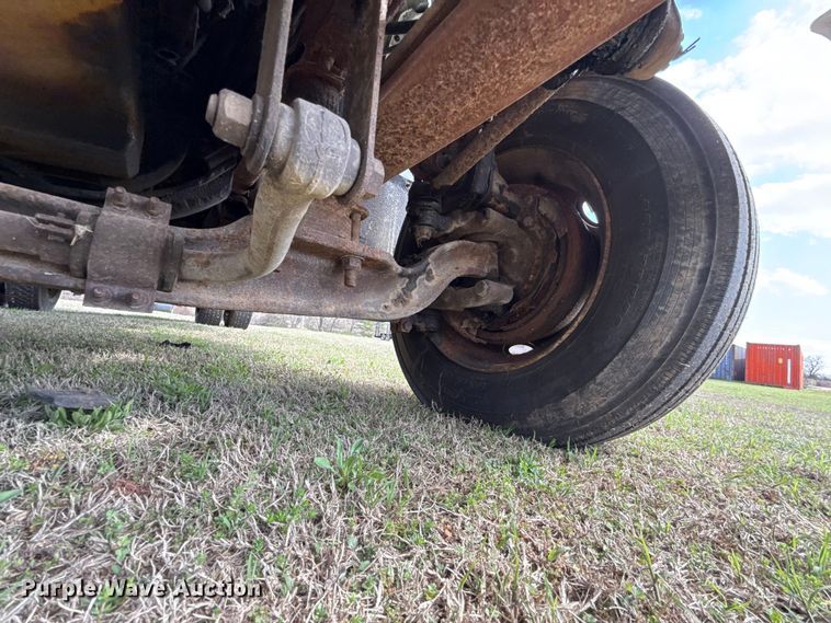 image for item ES5966 2000 GMC C7500 flatbed truck