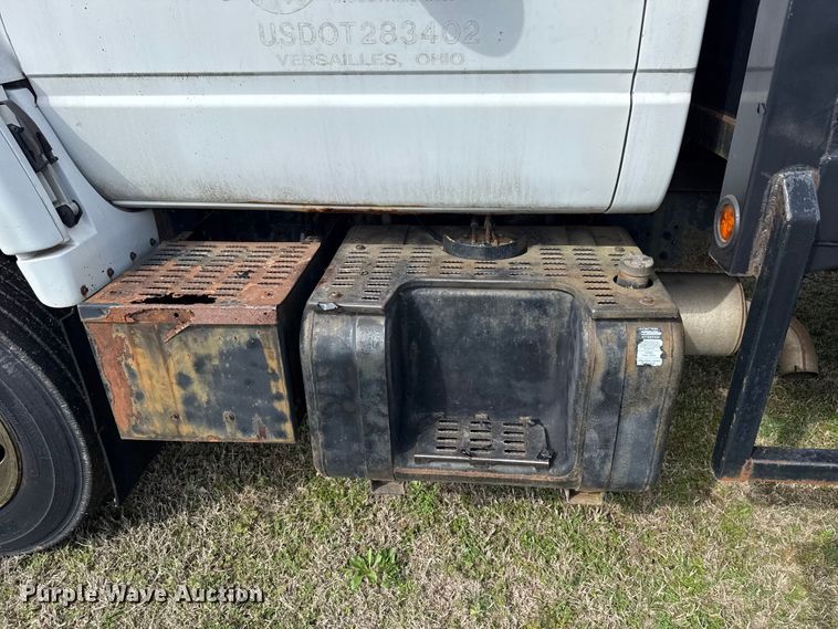 image for item ES5966 2000 GMC C7500 flatbed truck